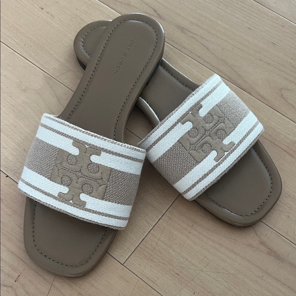 Double T Jacquard Slide Sandal size 7.5 - Picture 5 of 15